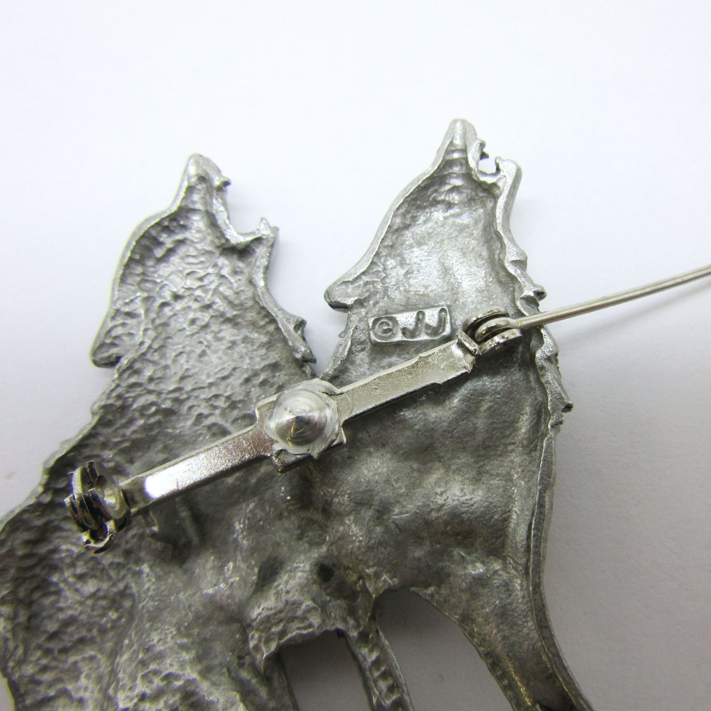 Chelsea Pewter Brooch - Two Detailed Wolves Howling at the Moon - Jonette Jewelry